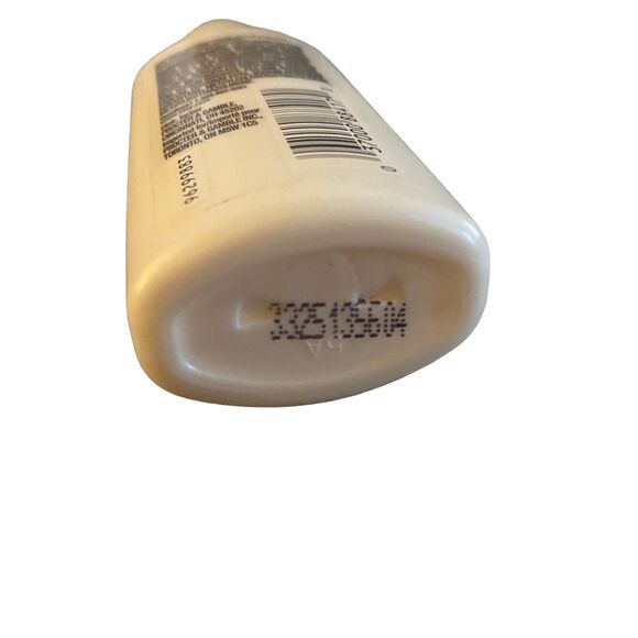 Olay Sensitive Skin Unscented Body Wash 1.7 Fl Oz. Travel Sized - Picture 3 of 4